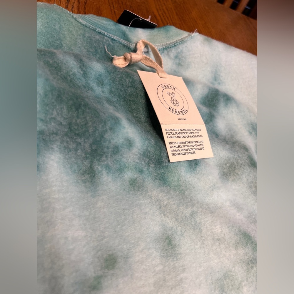 Urban Renewal Green Tie Dye Heart sweatshirt - Picture 12 of 12